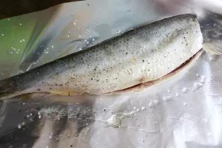 Рийет из запеченной сельди с вялеными томатами и розовым перцем #блюдосизюминкой: шаг 1