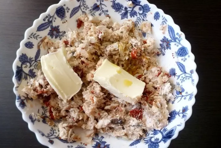 Рийет из запеченной сельди с вялеными томатами и розовым перцем #блюдосизюминкой: шаг 5