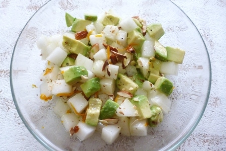 Салат из дыни и авокадо с миндалем #блюдосизюминкой: шаг 2
