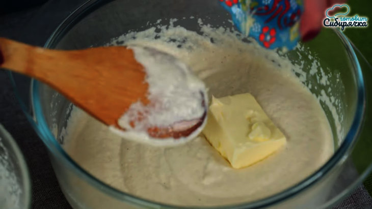 Молочный пирог-манник с абрикосами в духовке: шаг 3