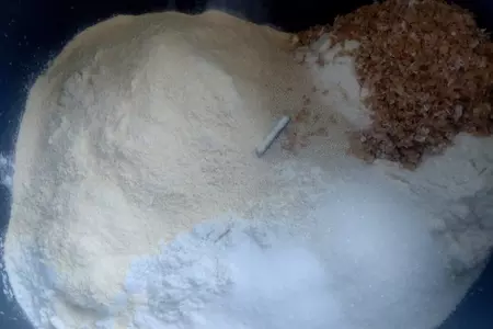 Хлеб в мультиварке с гороховой мукой #блюдосизюминкой: шаг 1