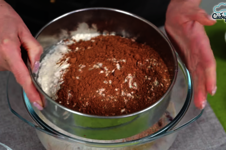 Вишнёвый пирог из шоколадного теста в духовке: шаг 5