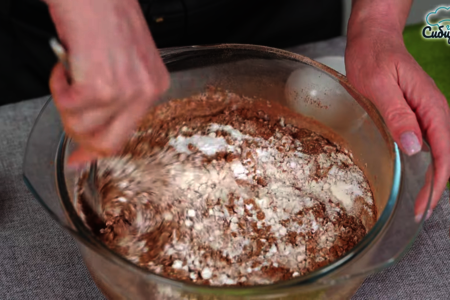 Вишнёвый пирог из шоколадного теста в духовке: шаг 6
