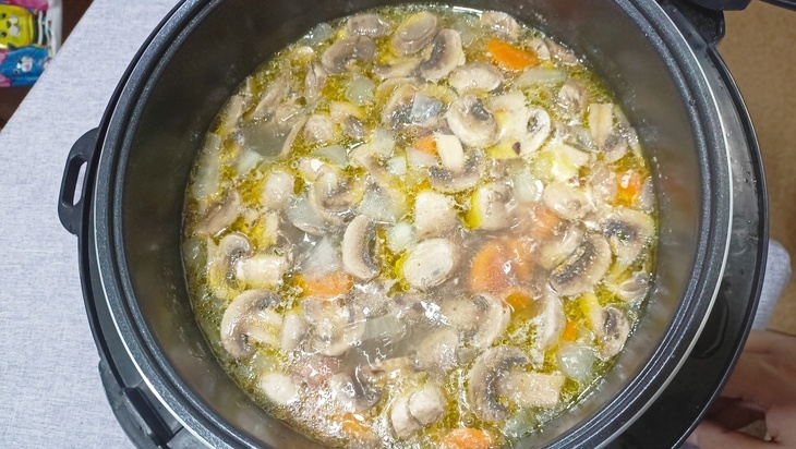 Сырный крем-суп с грибами: шаг 4