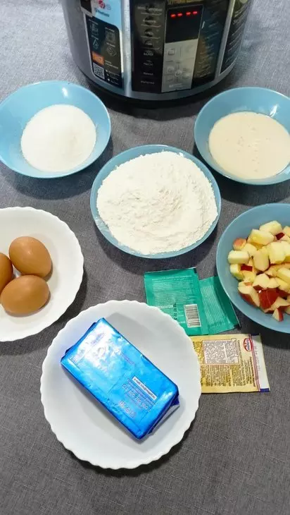 Кекс на ряженке с яблоками (в мультиварке): шаг 2