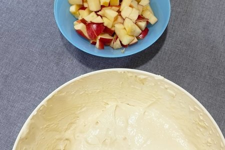 Кекс на ряженке с яблоками (в мультиварке): шаг 5