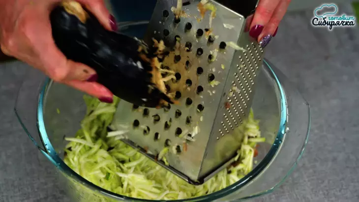 Котлеты из смешанного мясного фарша с баклажанами по-турецки: шаг 1