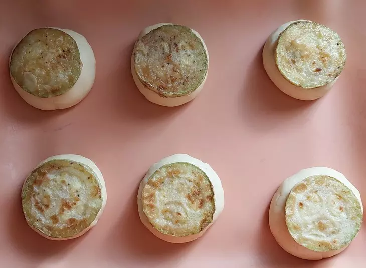 Булочки с сосисками и кабачком #махеевъ: шаг 8
