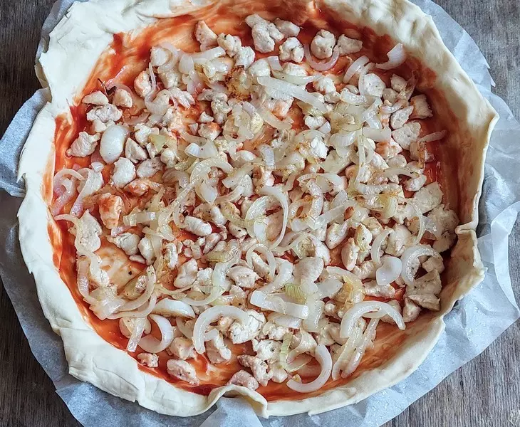 Слоеный пирог с курицей и помидорами #махеевъ: шаг 6