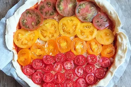 Слоеный пирог с курицей и помидорами #махеевъ: шаг 9