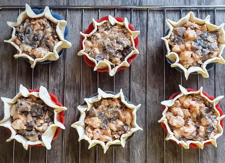 Слоеные корзиночки с курицей и грибами #махеевъ: шаг 9