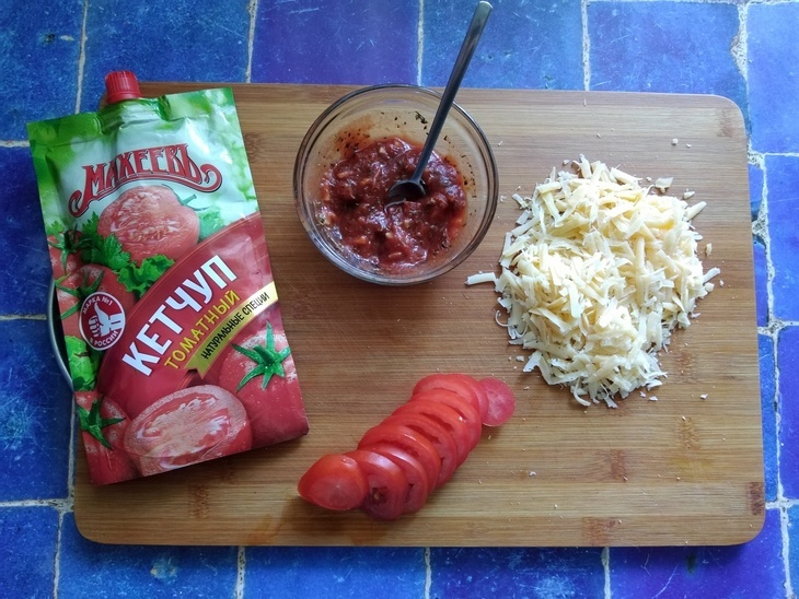 Кабачковая лепёшка с томатным соусом и сыром "махеевъ" #махеевъ: шаг 8