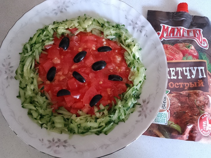 Салатик вкусняшка с кетчупом "махеевъ" #махеевъ: шаг 4