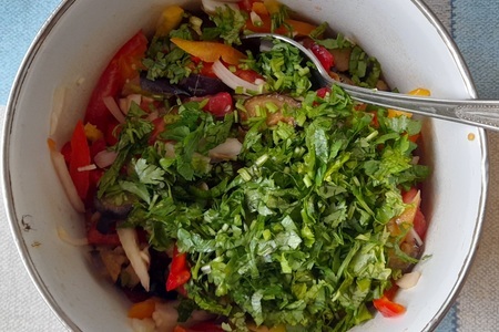 Салат из баклажанов с овощами и кетчупом "махеевъ"#махеевъ: шаг 11