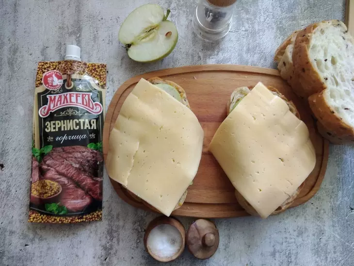 Горячий сэндвич с яблоком и зернистой горчицей "махеевъ" #махеевъ: шаг 4