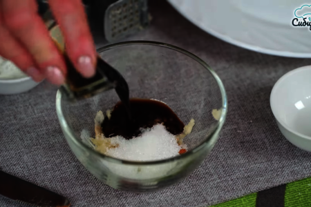 Закуска из обжаренных во фритюре баклажанов с соусом: шаг 6