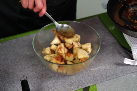 Закуска из обжаренных во фритюре баклажанов с соусом: шаг 8