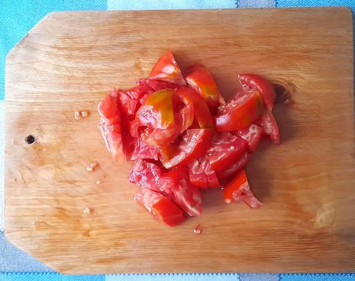 Салат из помидоров с кукурузой "махеевъ" #махеевъ: шаг 2