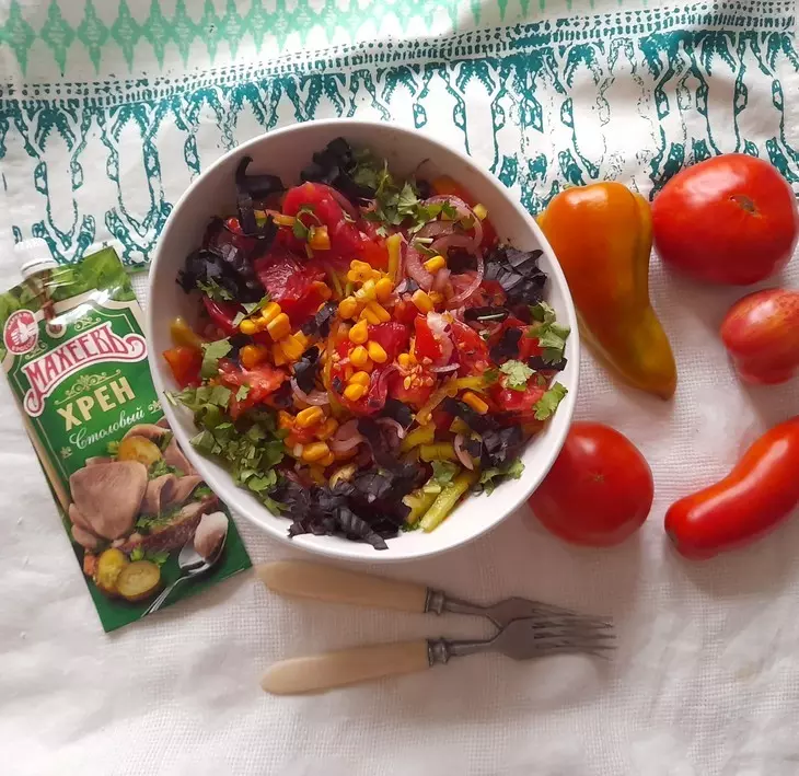 Салат из помидоров с кукурузой "махеевъ" #махеевъ: шаг 11