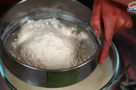 Бисквитный пирог с яблоками из бездрожжевого теста на кефире: шаг 4