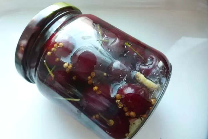 Маринованная пряная вишня: шаг 3