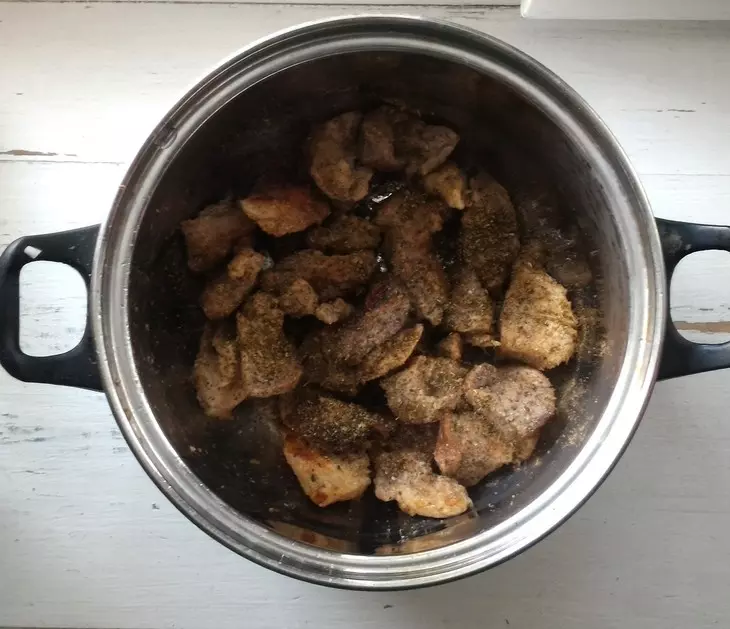 Тушёная свинина с овощами и айвой: шаг 2