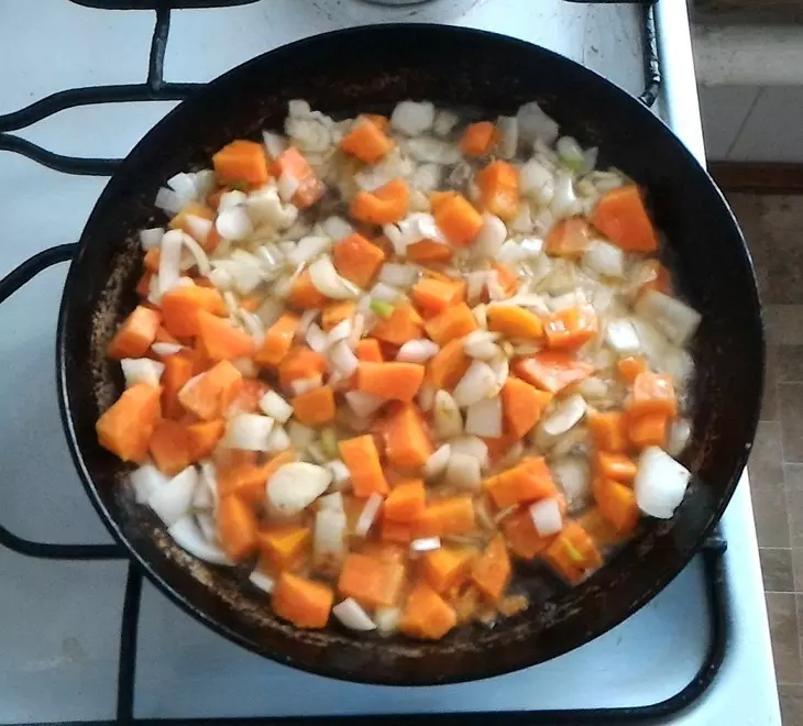 Тушёная свинина с овощами и айвой: шаг 4