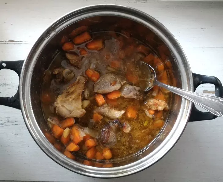 Тушёная свинина с овощами и айвой: шаг 6