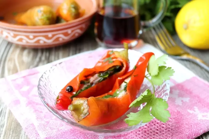 Острые маринованные перчики с селедкой: шаг 6