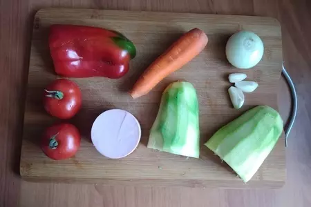 Овощи с колбасой по-дачному: шаг 1