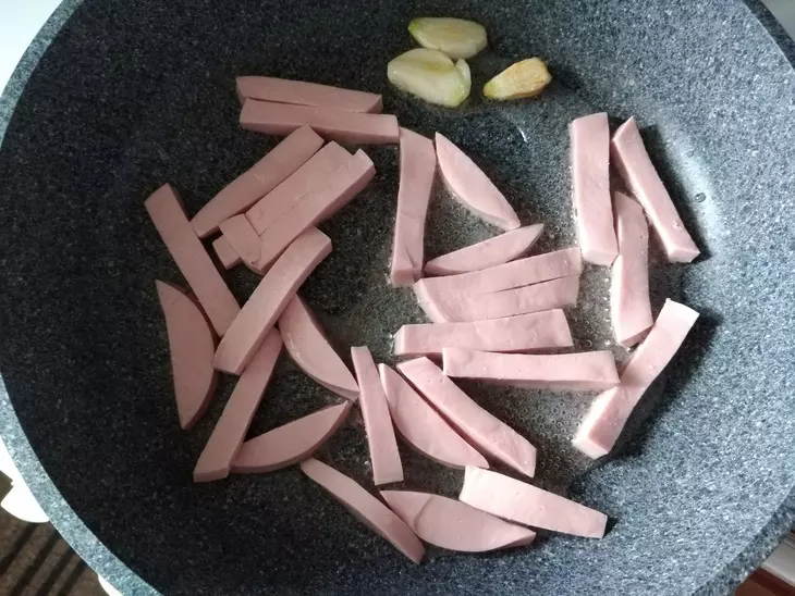 Овощи с колбасой по-дачному: шаг 3