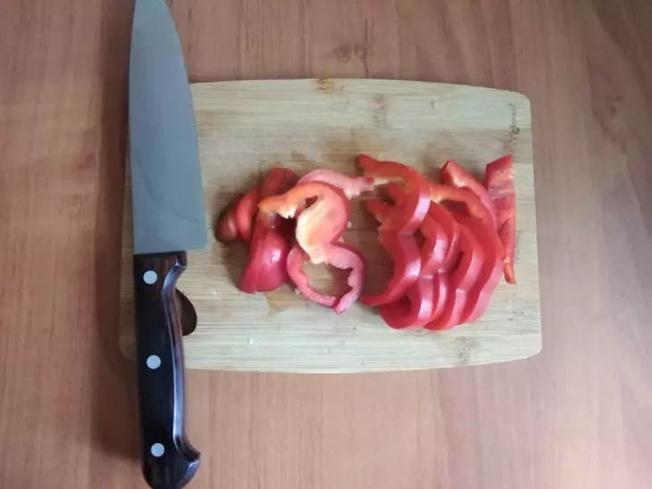 Запечённая курица на хлебе с овощами: шаг 5