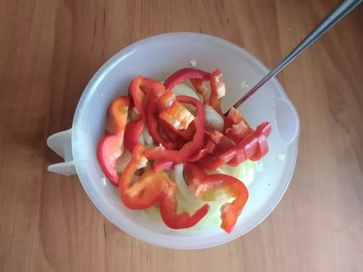 Запечённая курица на хлебе с овощами: шаг 6