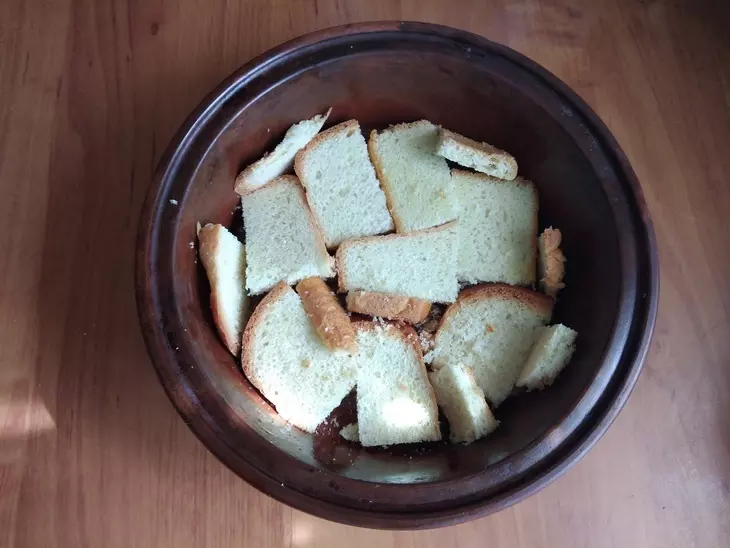 Запечённая курица на хлебе с овощами: шаг 9