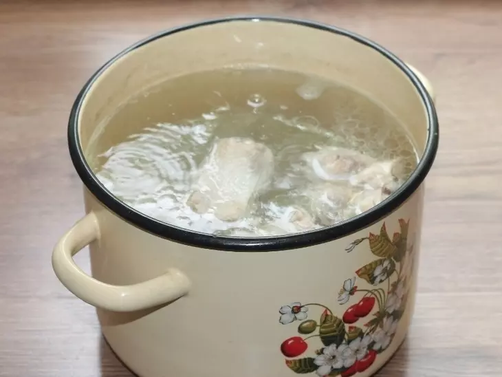 Щи со свиными ребрышками и курицей: шаг 1