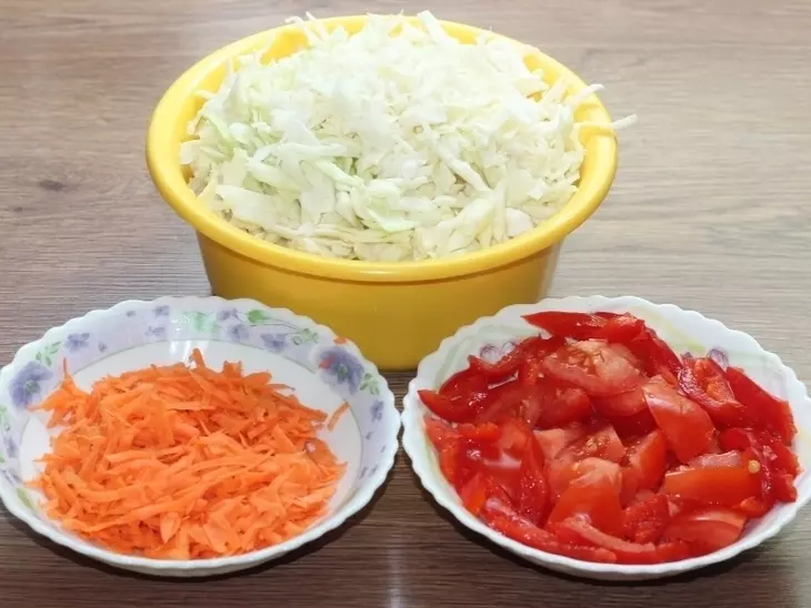Щи со свиными ребрышками и курицей: шаг 5