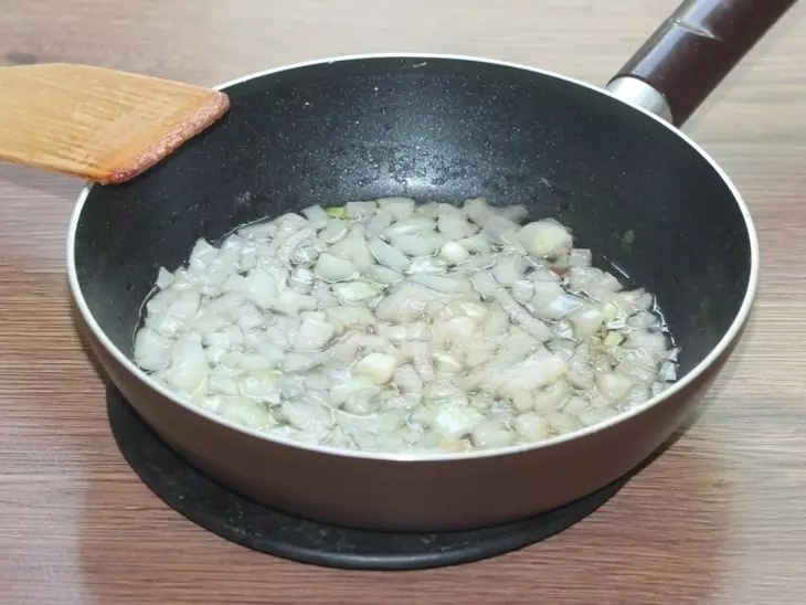 Щи со свиными ребрышками и курицей: шаг 8
