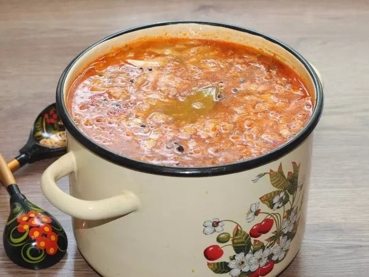 Щи со свиными ребрышками и курицей: шаг 12