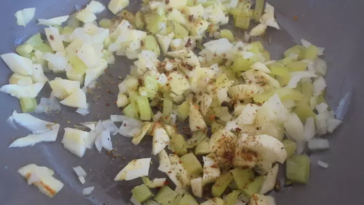 Запеченные кабачки с овощами и сулугуни: шаг 4