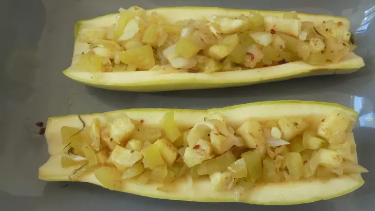 Запеченные кабачки с овощами и сулугуни: шаг 6