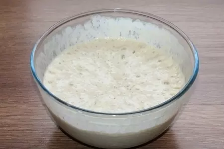 Хлеб с зеленым чесночным соусом: шаг 1