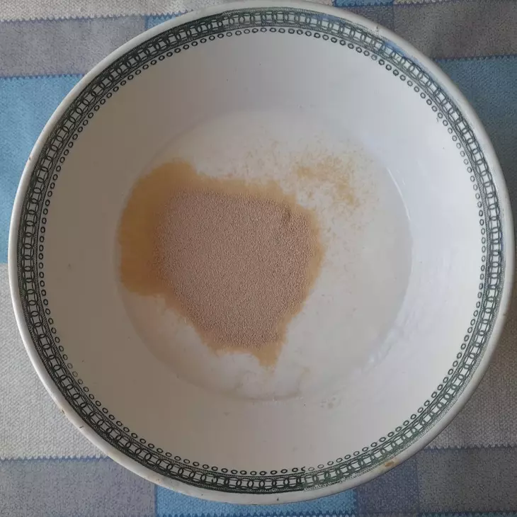 Ватрушка с творогом и яблоками: шаг 1