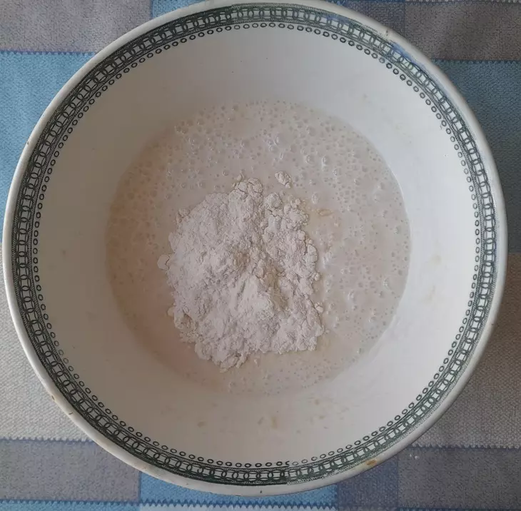 Ватрушка с творогом и яблоками: шаг 2
