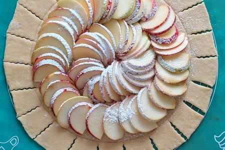 Пирог с яблоками и грецкими орешками : шаг 8
