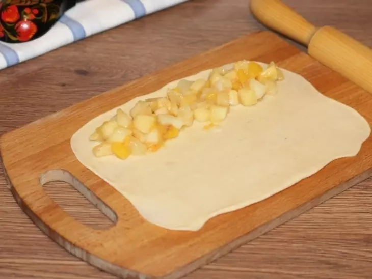 Булочки - улитки с фруктовой начинкой: шаг 10