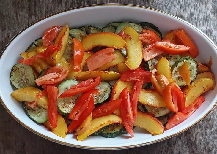 Теплый салат с цукини и персиками: шаг 9