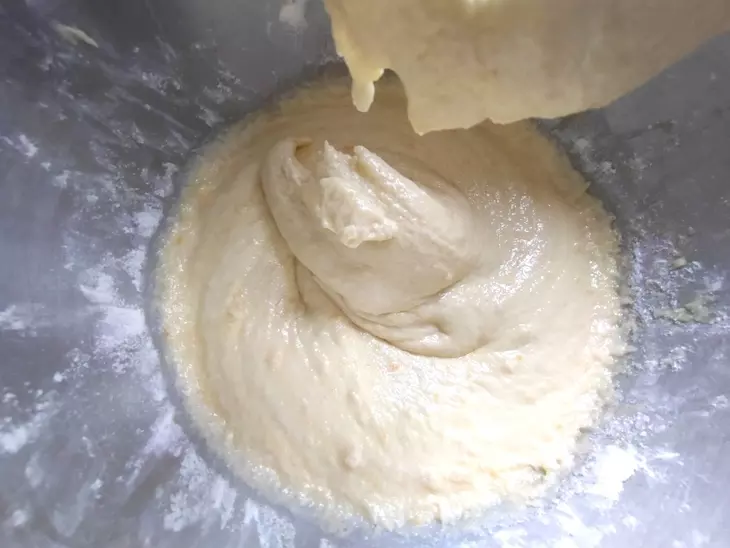 Пирог со смородиной и сливой: шаг 5