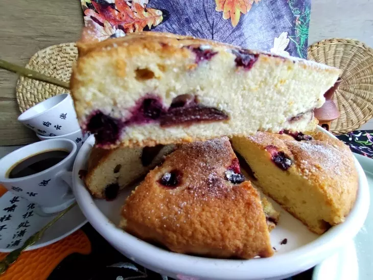 Пирог со смородиной и сливой: шаг 15