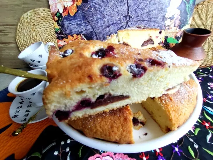 Пирог со смородиной и сливой: шаг 16
