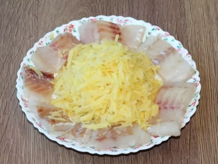 Лепешка «рыбная» с овощами: шаг 10